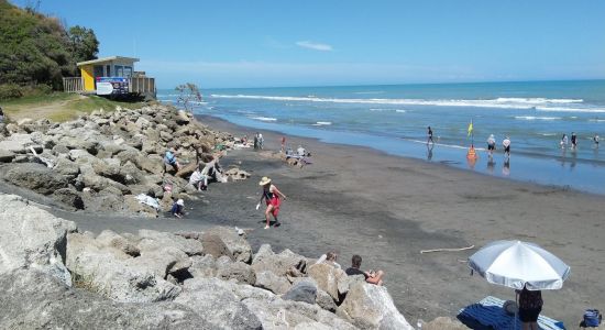 Mowhanau Beach