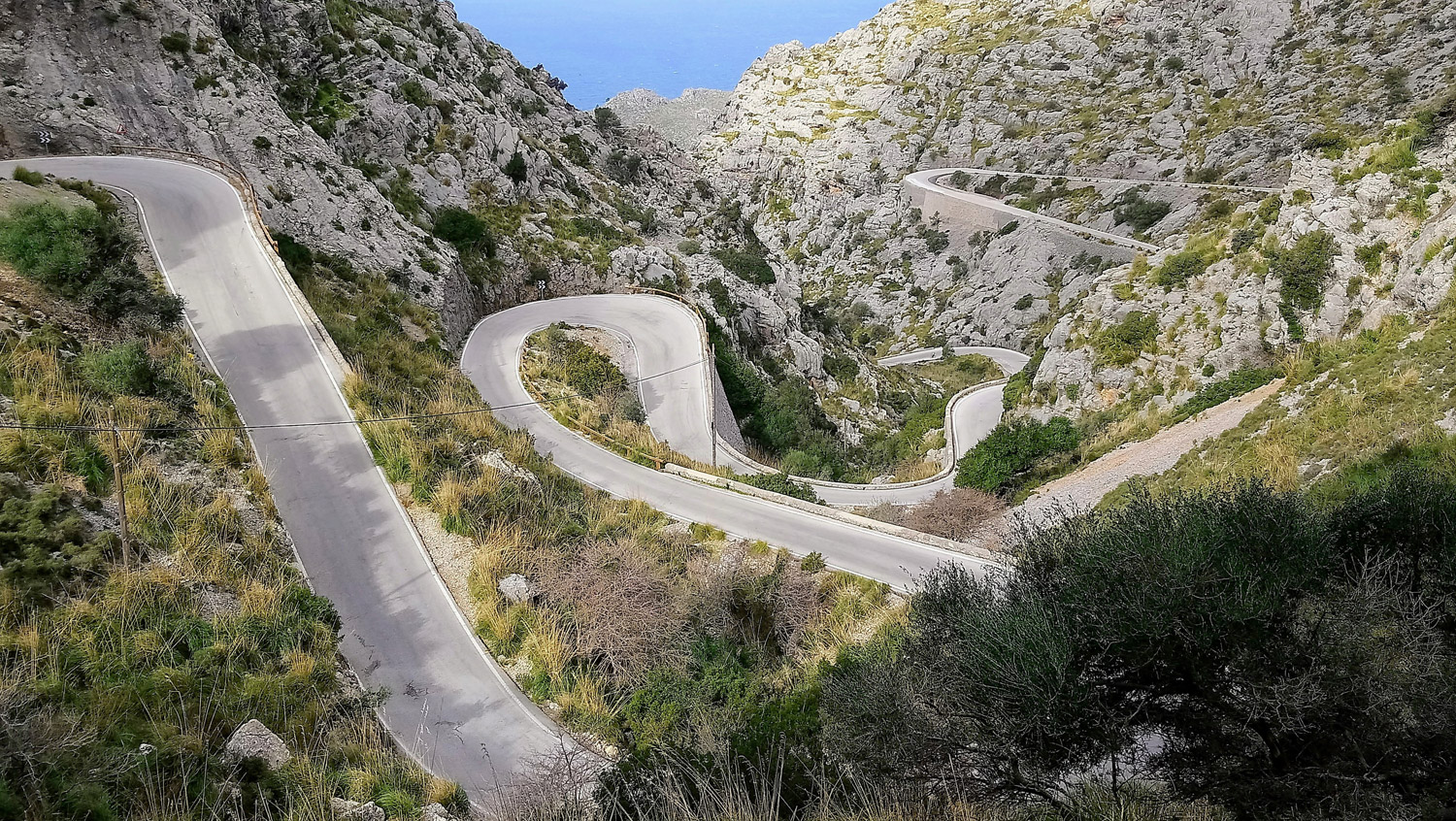 Strada di montagna a serpentina