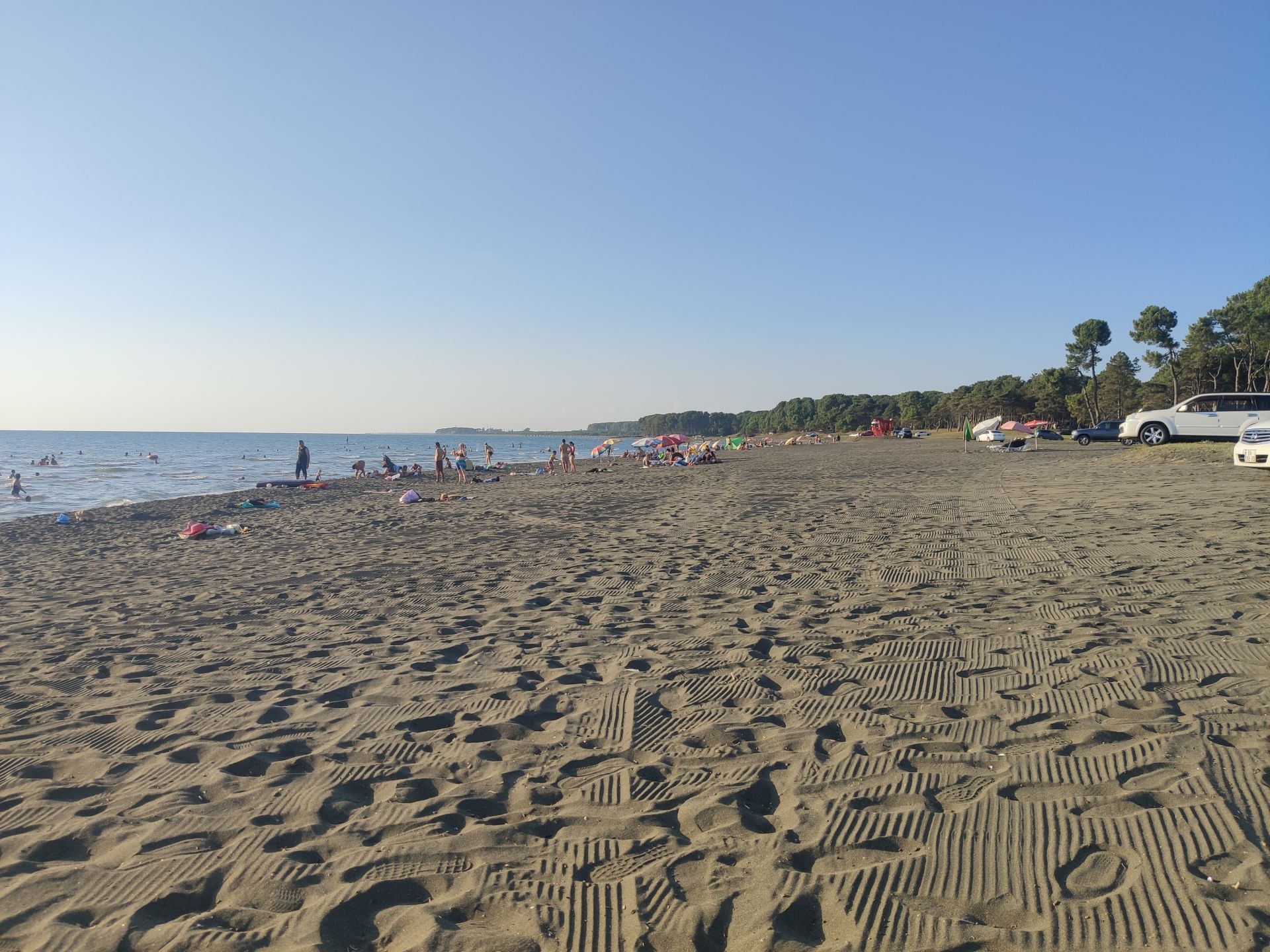 Foto di Ureki Nature beach con una superficie del sabbia nera