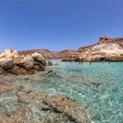 Foto di Spiaggia dei Conigli con una superficie del acqua cristallina