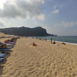 Foto di Spiaggia di Damlatas con parzialmente pulito livello di pulizia