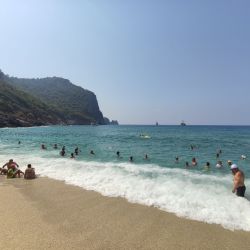 Foto di Spiaggia di Damlatas e l'insediamento